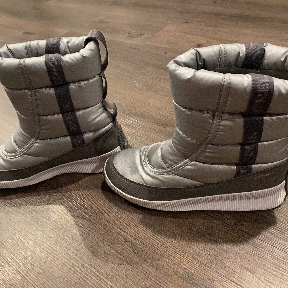 Sorel "Out N' About" Puffy Metallic Mid Boots